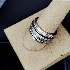 NORDSTROM Lady's Diamond Wedding Band 45 Diamonds 4.50 Carat T.W.